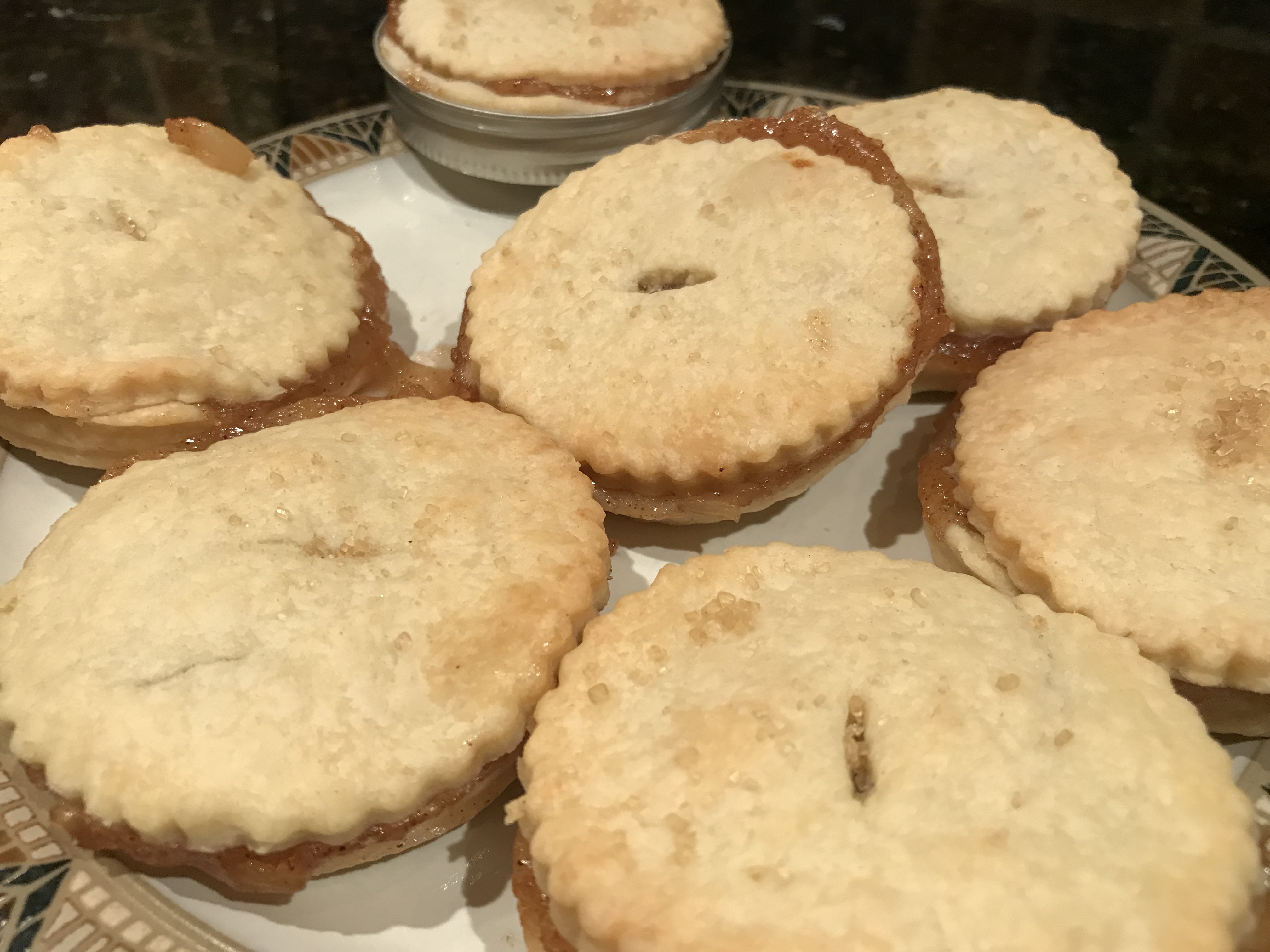 Mini Mason Jar Lid Apple Pies